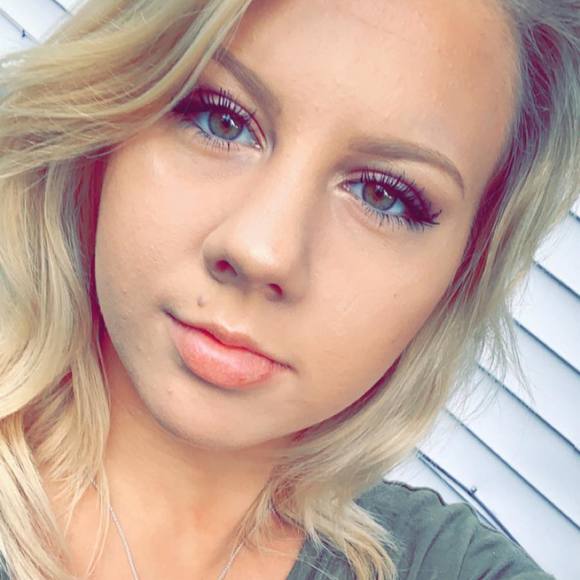 Meet your Posher, Alyssa - Picture 1 of 1